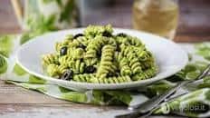 Fusilli integrali con pesto di edamame e semi di girasole