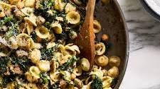 Pasta With Spicy Sausage, Broccoli Rabe and Chickpeas