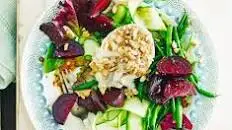 Goat's cheese salad with roasted beetroot