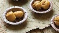 Aloo Bonda (Indian Mashed Potato Fritters)