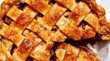 Apple Pie Recipe (with a Cheddar Crust)