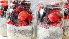 Berry Chia Overnight Oats