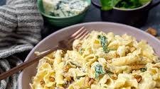 Blue Cheese Pasta with Spinach and Walnuts