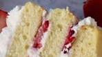 Camila Hurst | Strawberry Shortcake Cake 🍰 Creamy and light ...