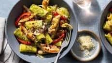 Chicken and gluten-free rigatoni with pesto and bell pepper