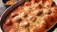 CHICKEN MEATBALLS & TOMATO SAUCE