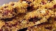 Cinnamon fruit and nut granola bars