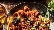 Crispy Garlic Chicken Drunken Noodles