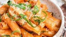 Easy 30-Minute Spicy Chicken Rigatoni Pasta