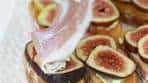 Easy Fig & Prosciutto Crostini - easy appetizer idea!