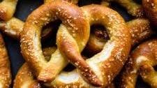 Easy Homemade Soft Pretzels