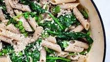 Easy Spinach Garlic Pasta With Peas