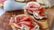 Fig & Prosciutto Crostini Recipe