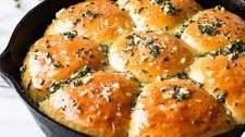 Garlic Herb Dinner Rolls