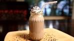 How To Make Chocolate Banana Smoothie | Delicious ...