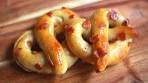 How To Make Mall Pretzels 🥨 Maple Bacon Pretzel Recipe!