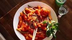 How to Make Spicy-Sweet Tteokbokki