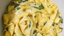 One Pot Creamy Garlic Butter Spinach Pasta