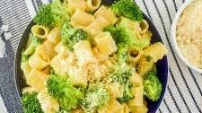 One Pot Creamy Parmesan Broccoli Pasta