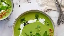 Pea soup with crunchy snow peas