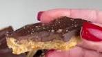 (Recipe Below)✨✨Ritz Cracker Toffee is the best holiday ...