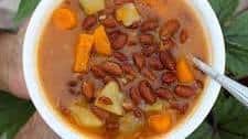 Red kidney bean soup with vegetables