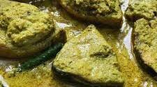 Shorshe Ilish / Hilsa cooked in Mustard Gravy