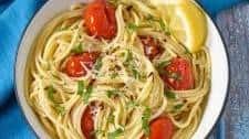 Spaghetti Aglio e Olio with Fresh Tomatoes and Basil