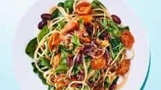 Spaghetti puttanesca with red beans & spinach