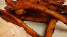 Spicy Sweet Potato Fries With Sriracha Dipping Sauce