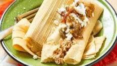 Tamales de Pollo con Salsa Verde (Tamales with Chicken and Green Salsa)