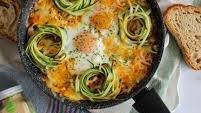 ZOODLES VEGETARIANI IN PADELLA CON RATATOUILLE E FORMAGGIO FATTI IN CASA
