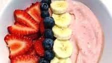 5-Minute Fruit Smoothie Bowl (with Greek Yogurt)