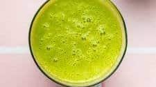 5 Minute Turmeric Ginger Smoothie with Greens