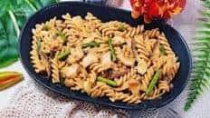 Abalone pasta. [A pasta made with fresh abalone intestines and c