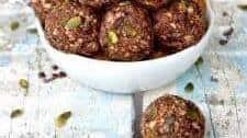 Almond Energy Balls with Dried Fruits