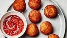 Arancini (Stuffed Italian Rice Balls)