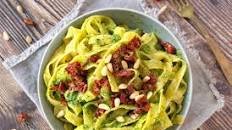 Arugula Pesto With Tagliatelle and Sundried Tomatoes