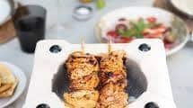 Chicken kebabs with yoghurt, paprika and lemon