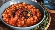 Chickpeas with octopus