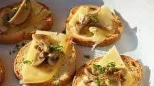 Crostinis with Gouda cheese