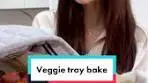 EASY VEGGIE TRAY BAKE🍠🥕🥒🥔🌱 One of the best ways to ...