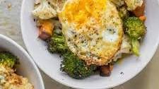 Everything Bagel Seasoning Veggie Bowl w/ Fried Egg