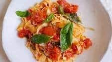 Fresh Cherry Tomato & Basil Tagliatelle