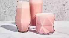 Homemade Strawberry Milkshake (Smoothie)