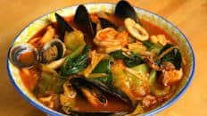 Jjamppong (Spicy mixed-up seafood noodle soup)