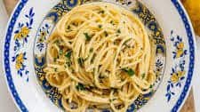 Lemon Garlic Pasta (Pasta Al Limone)