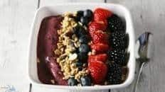 Mixed Berry and Spinach Smoothie Bowl