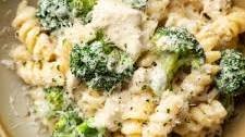 One Pot Chicken and Broccoli Pasta