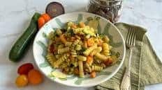 Pasta primavera: la ricetta del primo piatto semplice e colorato con verdure di stagione